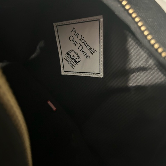 Herschel settlement backpack - Picture 3 of 4